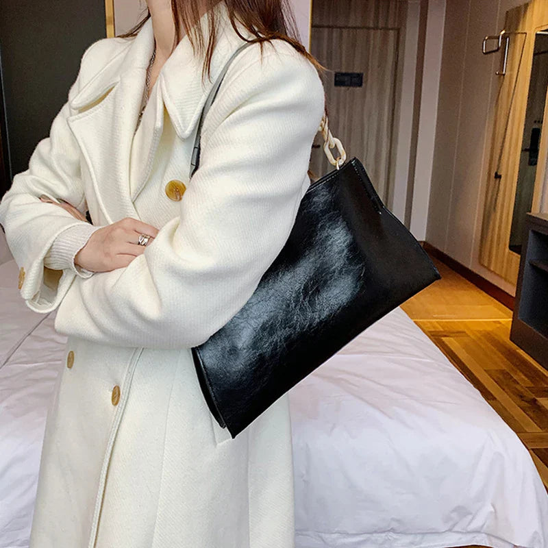 Elegant Soft Leather Shoulder Bag | Borsa capiente alla moda