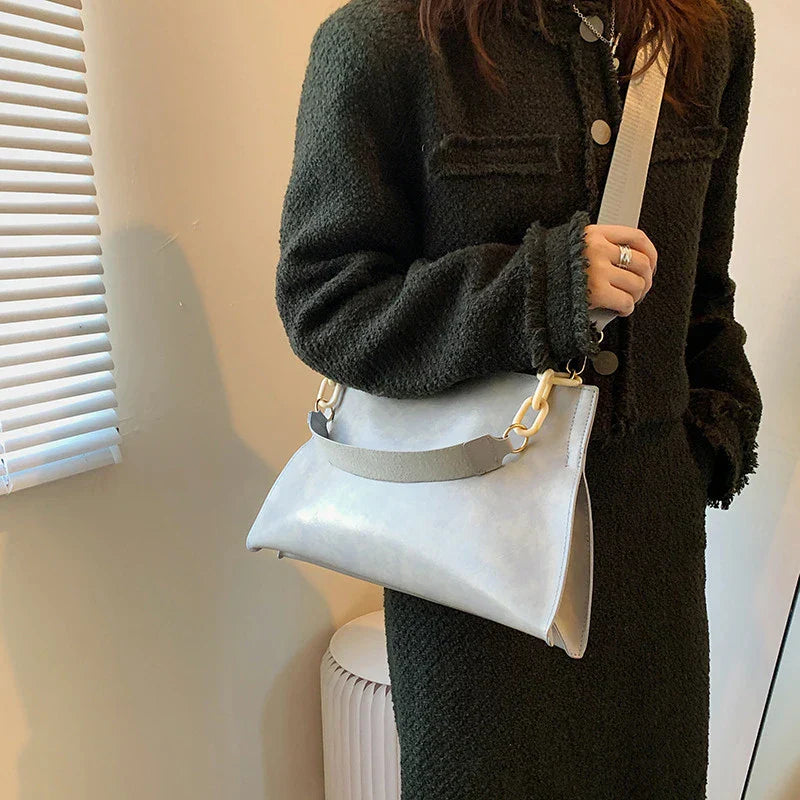 Elegant Soft Leather Shoulder Bag | Borsa capiente alla moda