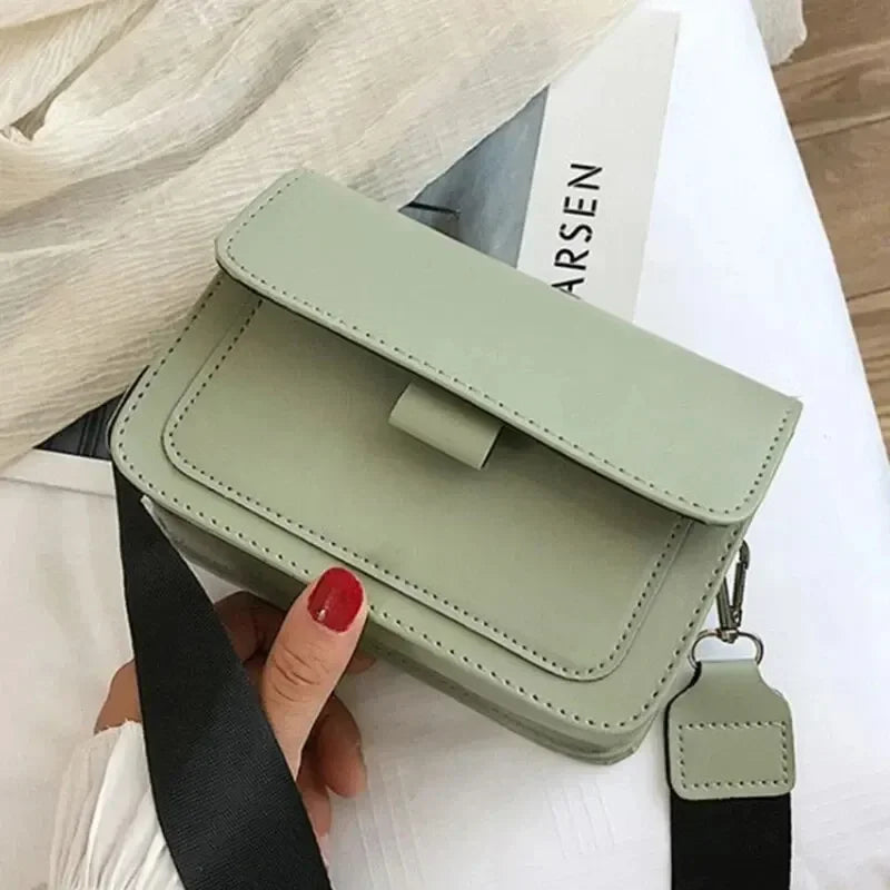 Elegant Crossbody Bags for Women | Piccola pochette versatile