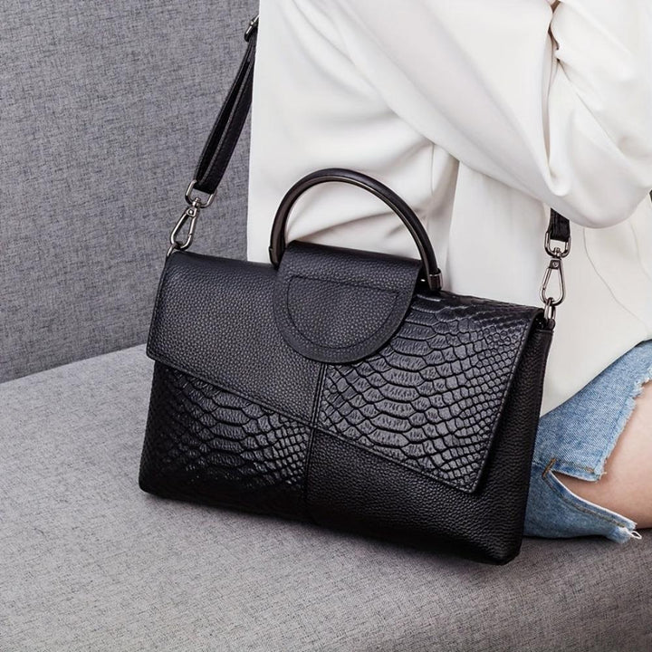 Cassandra | Borsa con opulento motivo coccodrillo