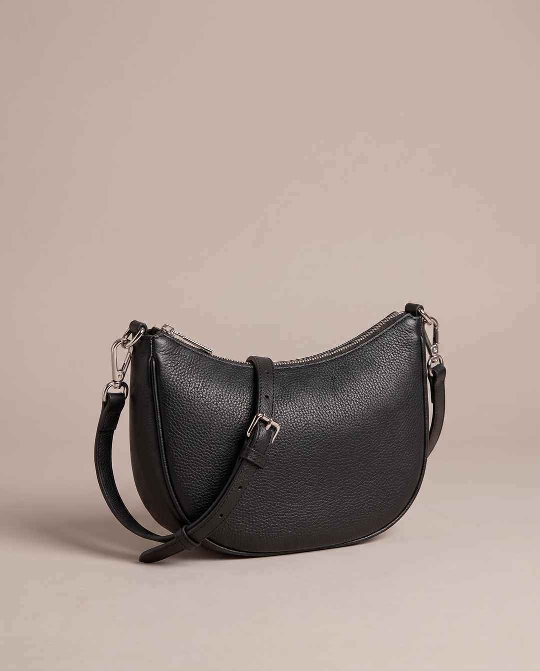 The Beaches Crossbody in Black